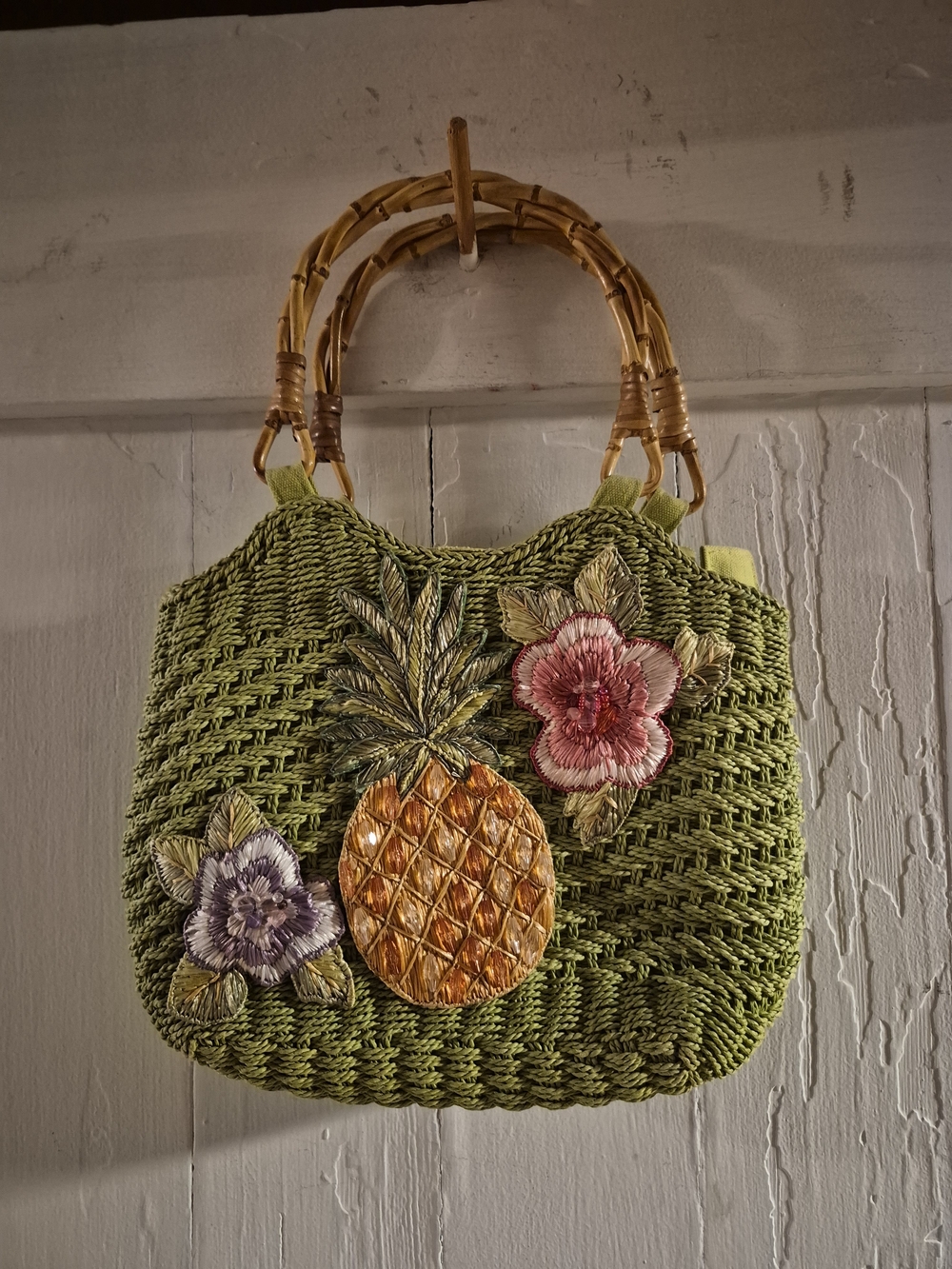 Vintage Capelli Straw Bag: Green Woven Tote with Embroidered Pineapple & Flowers - Picture 3 of 6
